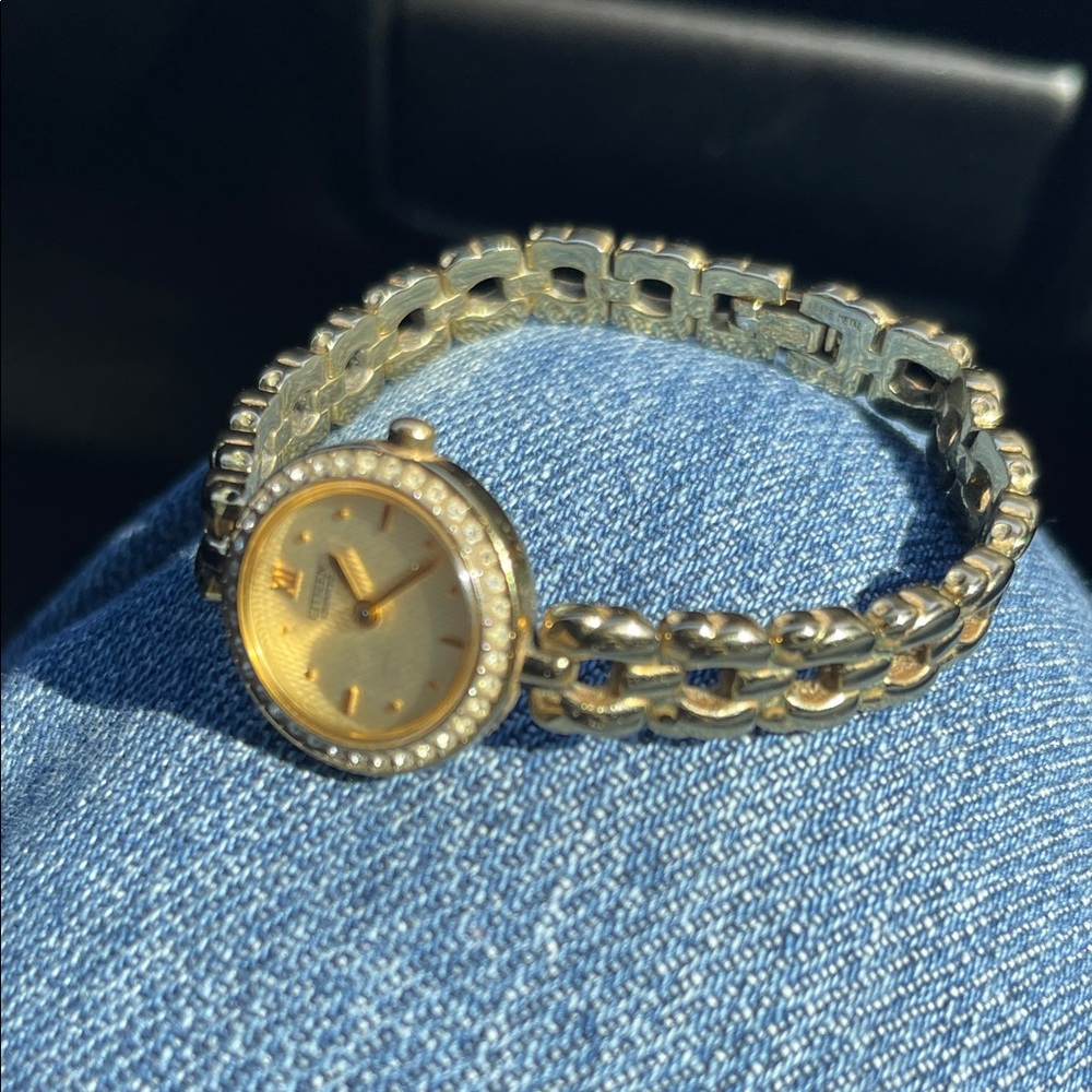 Elegant Citizens Gold Women's Watch